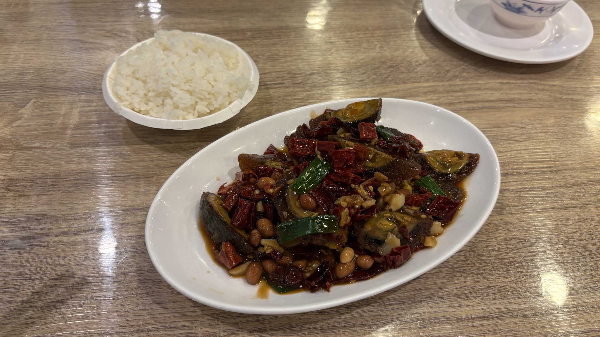 Kung-pao se stoletým vejcem