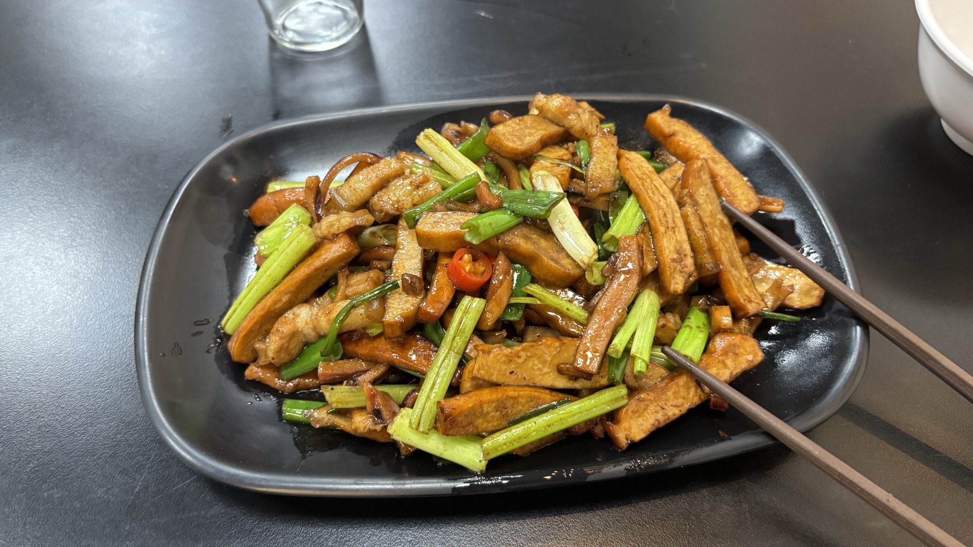 Večeře zblízka